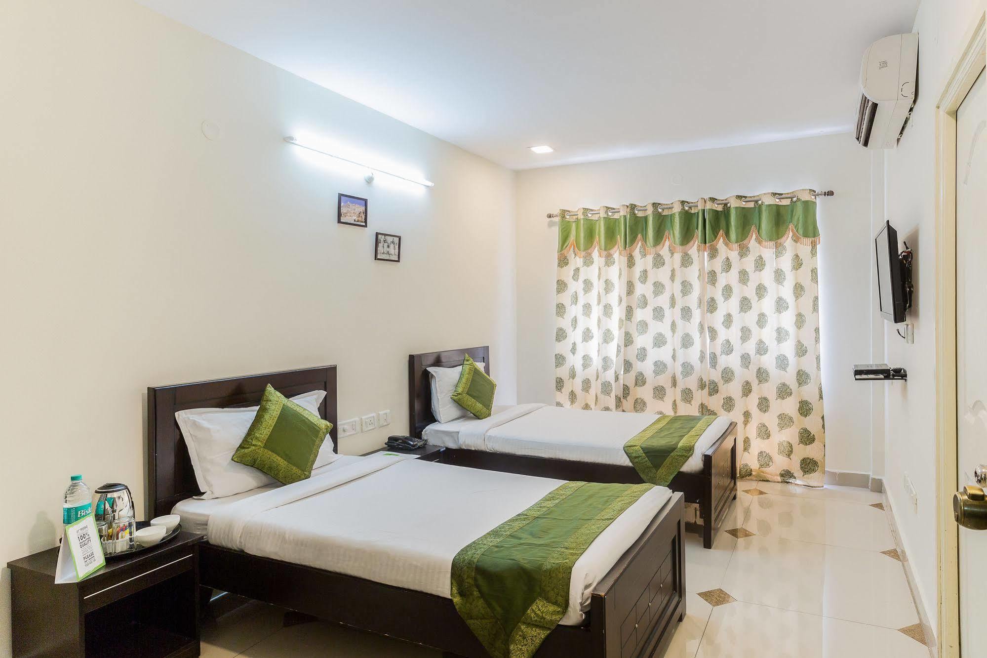 Treebo Srico, Banjara Hills Hotel Hyderabad Eksteriør billede